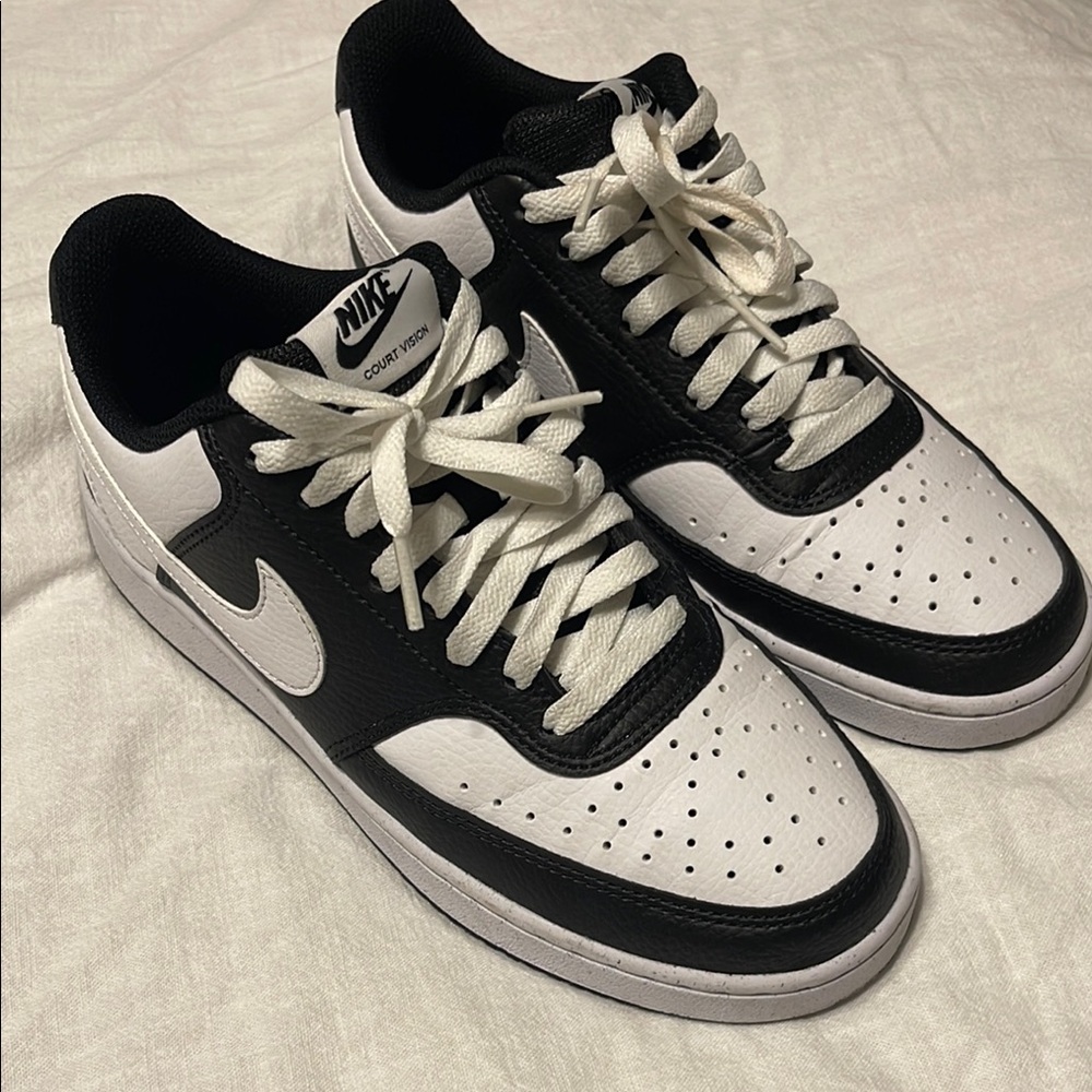 Nike Black and White Sneakers Classic Low-Top Design